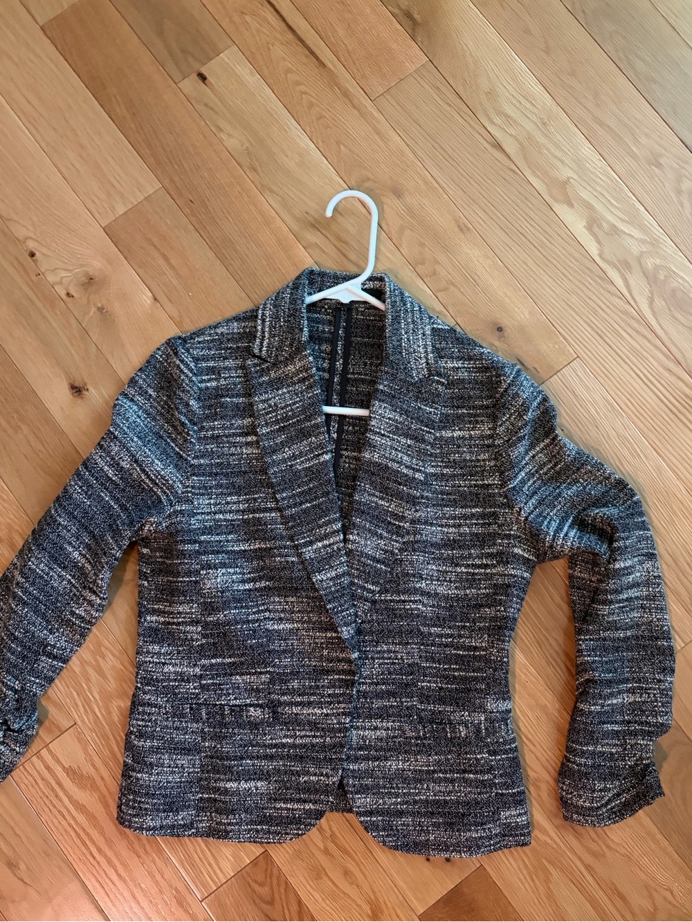 Cropped blazer by Amanda and Chelsea. Size small, excellent condition